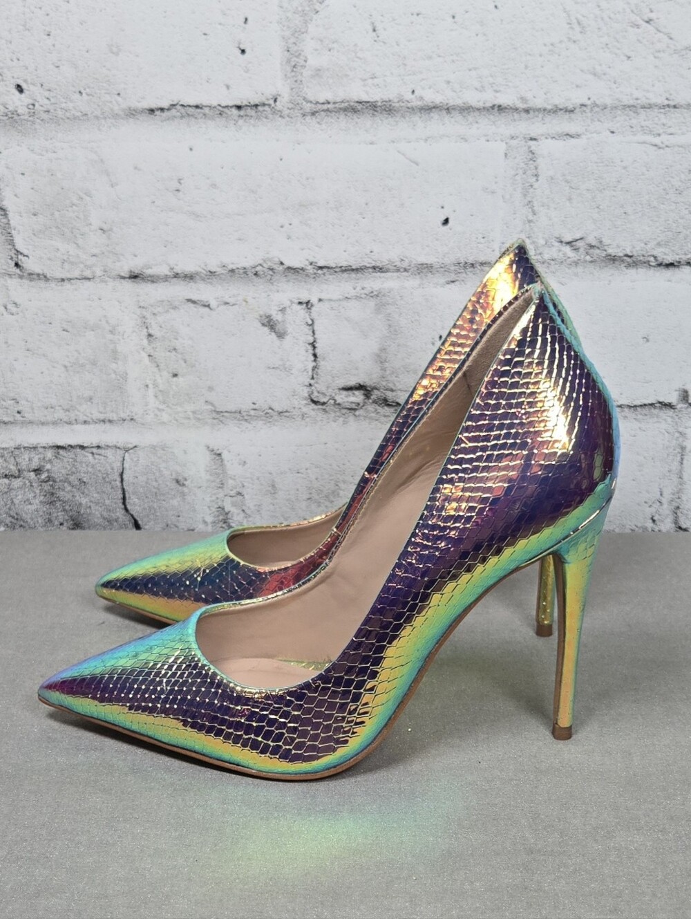 ALDO Iridescent Holographic Snakeskin Pointed Toe Pumps Heels Size 6